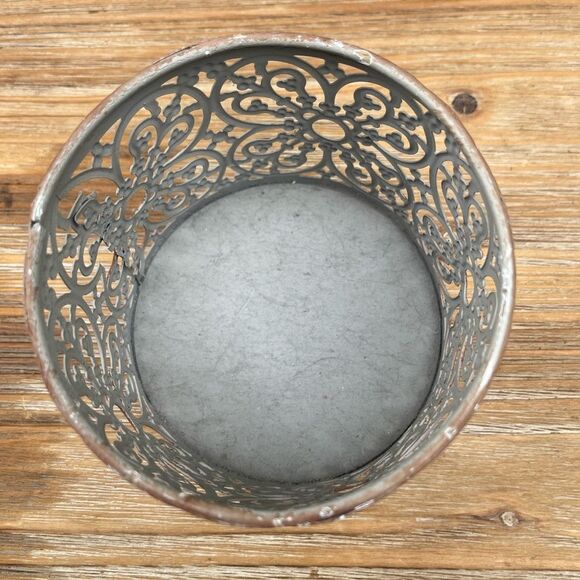 Vintage, metal container with decorated w/pearls & sparkles Lis, 3.4x4.25 in - Picture 8 of 8